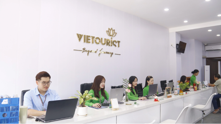 Du Lịch Việt là thương hiệu lâu năm trong lĩnh vực tour miền Tây, nổi bật với tour sông nước lục tỉnh